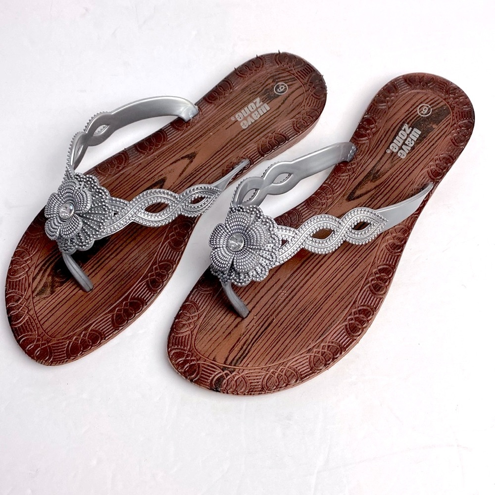 Capelli Wave Zone Women's Fashion Flip Flop Gem Rhinestone Pewter Gray  Size 9